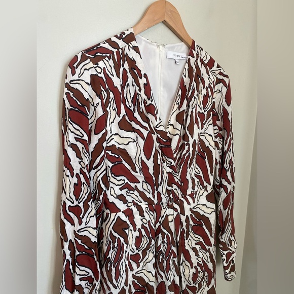 REISS Tara Wrap Front Printed Playsuit Romper Size 4 - Picture 4 of 16